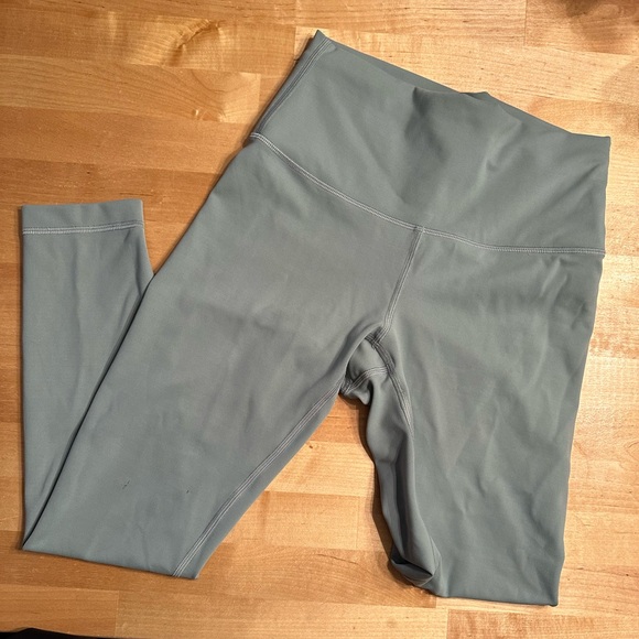 Lululemon Wunder Train Leggings - Picture 3 of 5